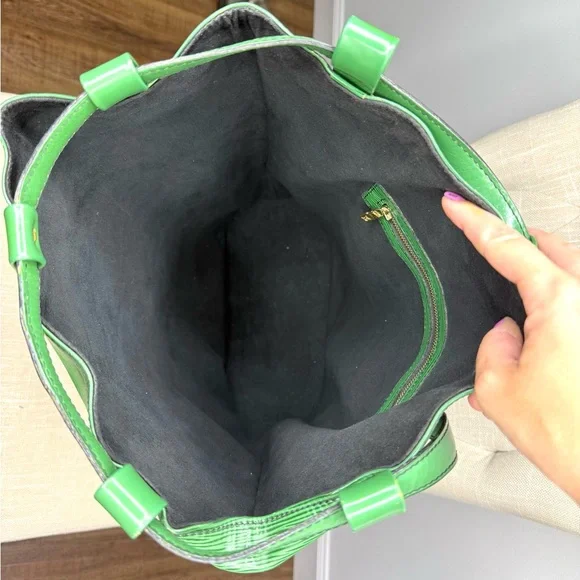 Authentic Louis Vuitton Randonnée GM backpack/ shoulder bag green Epi leather